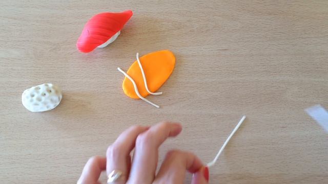 Как лепить еду для кукол Из пластилина. Лепим суши. Поделки из пластилина видео!! смотреть онлайн