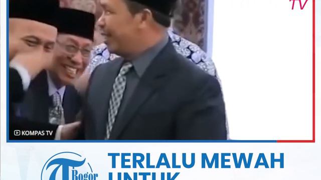 Bintang Emon Menyindir Baju Dinas DPRD Kota Tangerang, Louis Vuitton Terlalu Mewah untuk Baju Tidur смотреть онлайн