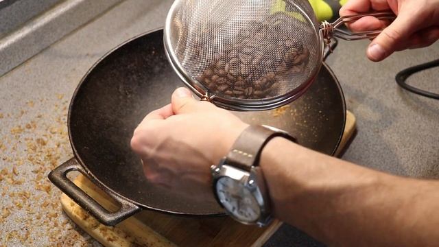 Обжарка кофе дома (строительный фен)! Roasting coffee at home (building hair dryer) смотреть онлайн