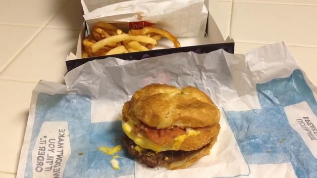 Jack In The Box Munchie Meal Brunch Burger Review смотреть онлайн