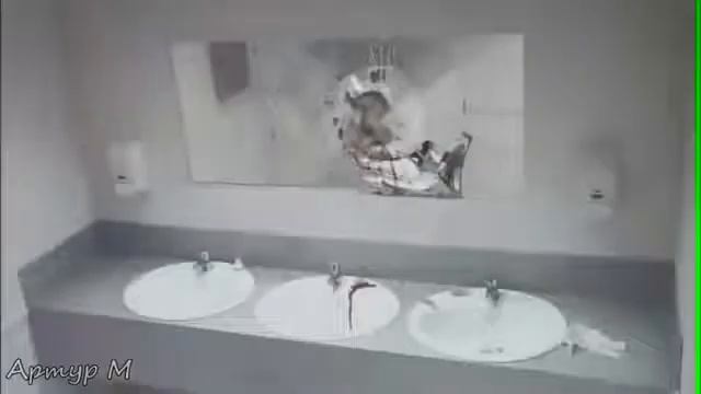 приколы над людьми в туалете смотреть онлайн
