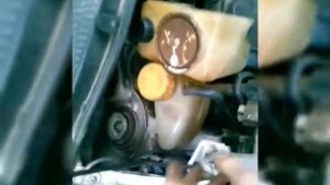 Как можно слить антифриз не сымая нижний патрубок на Daewoo Matiz. (46).