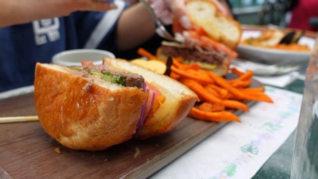 everything i ate in DISNEYLAND HONG KONG смотреть онлайн