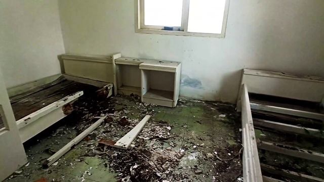 MISTERI DIBALIK VILLA MEGAH YANG TERBENGKALAI смотреть онлайн