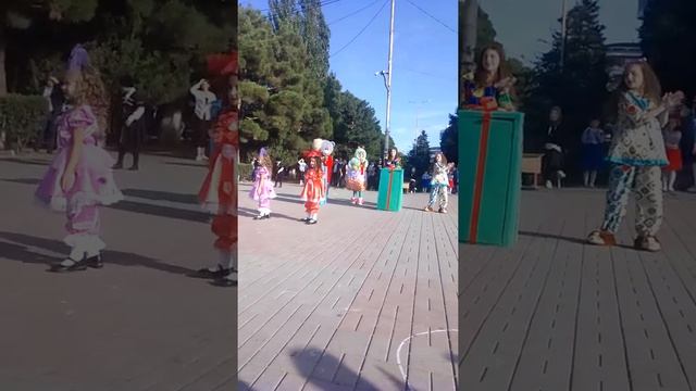 Мы маленькие куколки умеем танцевать ??? смотреть онлайн