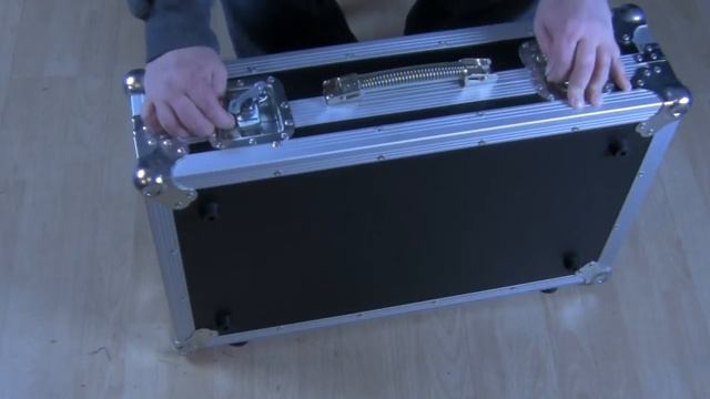 GB02 Guitar Effect Pedal Board Flight Case смотреть онлайн