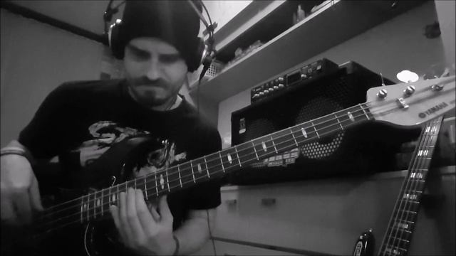 Yamaha BB2024X + MXR M-80 = Bass Distorted Grooves смотреть онлайн