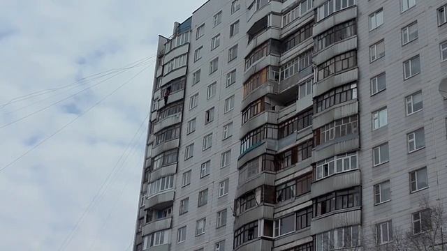 Нижневартовск женщине не дали упасть с 14го этажа 13.04.2017 смотреть онлайн