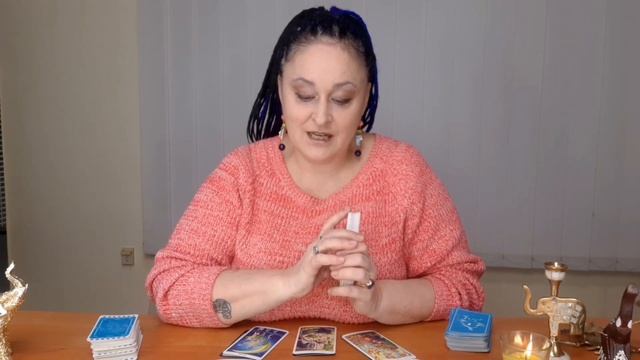 Гадание на картах Таро. Какие отношения меня ждут в ближайший месяц? смотреть онлайн