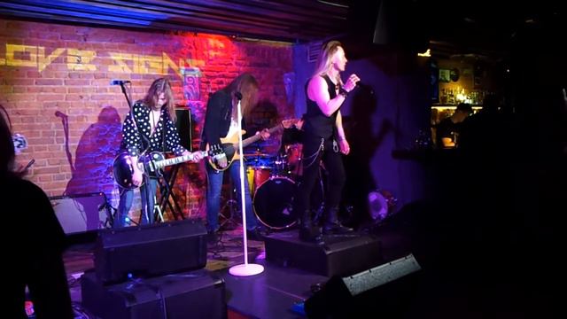TNT ROCK CLUB.Всемирный день ROCK & ROLL.Группа Love Signs.Минск 12.04.2019 г.-ч.2. смотреть онлайн