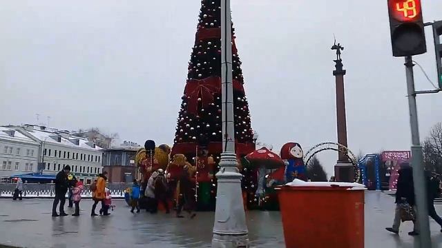 Москва новогодняя. Трубная площадь из окна автомобиля. смотреть онлайн