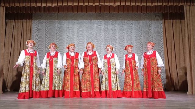 Народный ансамбль русской песни "Зорька алая" - На деревне тихо смотреть онлайн
