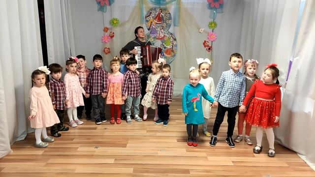 Солнышко в окошко светит нам с утра... | Песня маме на 8 марта. смотреть онлайн