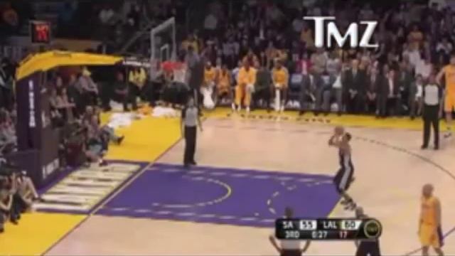 Kobe Bryant Calls A Ref A F***ing F*ggot [Clear Audio] смотреть онлайн