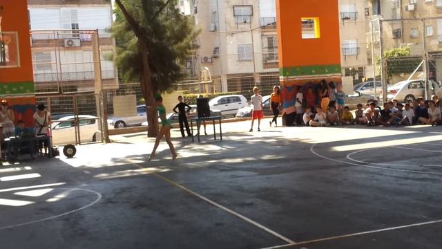 Юля выступает в школе смотреть онлайн