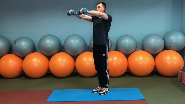 Подъем гантелей перед собой. Тренировки дома. DoubleFit смотреть онлайн