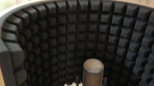 Акустический экран для записи вокала, рекламы, и для записи аудио книг UA Acoustics Airscreen Wood смотреть онлайн