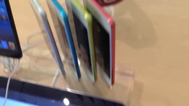 iPod Touch 5th gen in stores now! смотреть онлайн