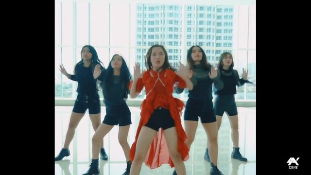 청하 (CHUNG HA) - "Snapping" 입니다 | MV DANCE COVER VERSION By SAYCREW INDONESIA смотреть онлайн