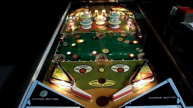 Williams 1971 EM Pinball Machine Solids N Stripes #3 смотреть онлайн