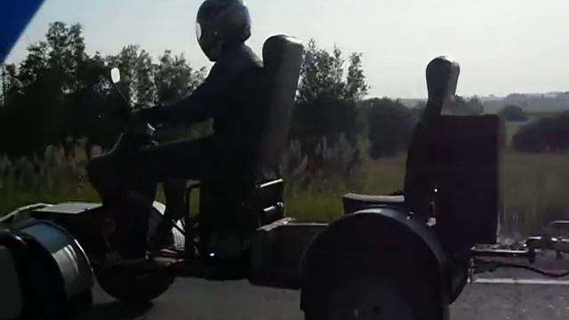 мотороллер муравей покатушки смотреть онлайн