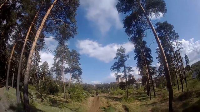 ОПАСНЫЙ ПРОЛЁТ на гоночном дроне | FPV RACE смотреть онлайн