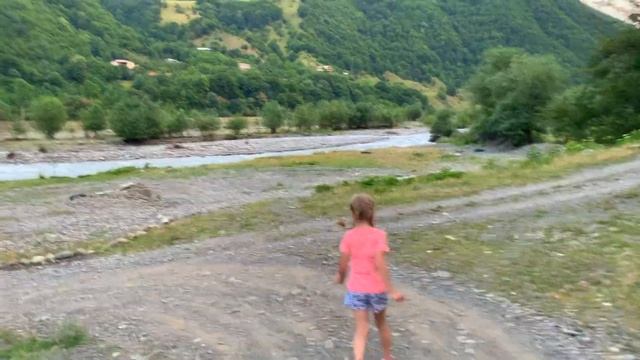 #58 С ДЕТЬМИ НА МАШИНЕ В ГОРАХ ГРУЗИИ, ОГРОМНЫЕ ПИРОЖКИ,ТУМАН НОЧЬЮ, ТРАФИК ФУР НА ГРАНИЦЕ С РОССИЕ