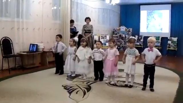 Песня в подарок. День Матери. "Очень Я мамочку люблю" . группа. ДОУ11 Муз.руководитель Иргалина Л. смотреть онлайн