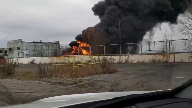 В Ноябрьске горит промзона смотреть онлайн