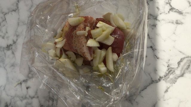 Попробуйте очень нежную свинину приготовленную в рукаве в духовке, так и тает во рту смотреть онлайн