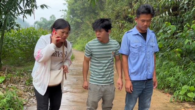 人販子守在獨居美女屋門後，趁美女出門迷暈，竟偽裝成醫生光明正大出村！ 【李石瀾】 смотреть онлайн