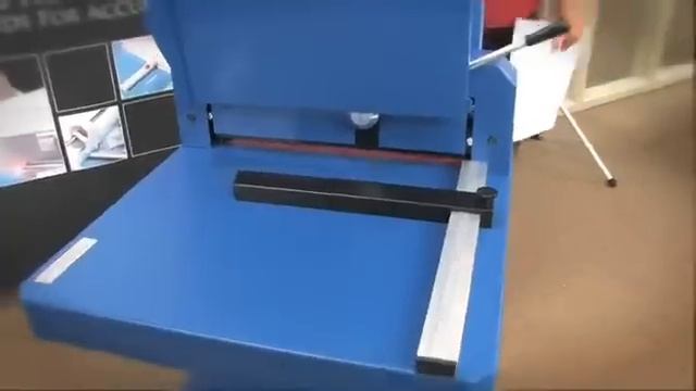 Dahle 842 (200) Sheet Stack Paper Cutter смотреть онлайн