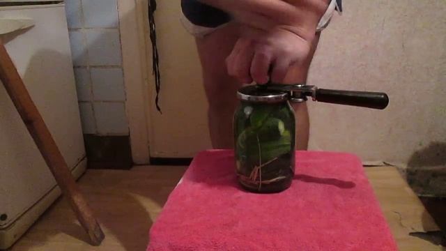 Рецепт вкуснейших маринованных огурцов! Как закатывать банки на зиму? Августовский спиннер. смотреть онлайн