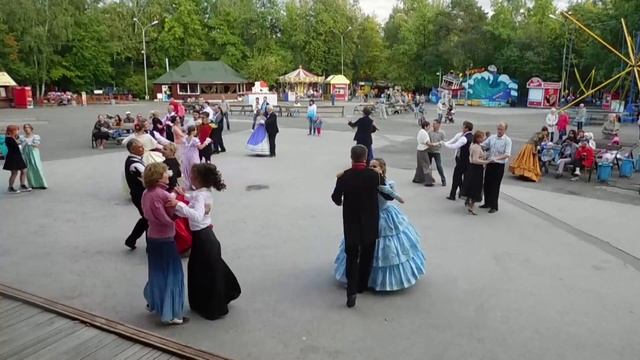 Вальс Людовика XV. Бал Отражения в Центральном Парке смотреть онлайн