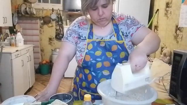 Мою потолки и окно/Печенье домашнее тёртое. смотреть онлайн