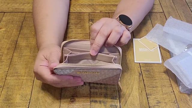 MK Jet Set Ballet Multi Card Case смотреть онлайн