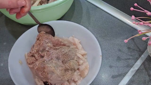 Знаменитая закуска, проще простого! Свиная рулька и дешёвое мясо, никакой духовки! #рулька смотреть онлайн