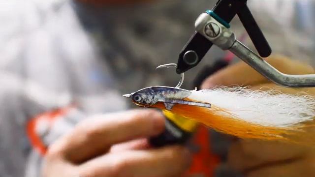 CW Flies DC Anchovy Surf Candy Fly смотреть онлайн