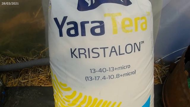 Первое весенние удобрение и подкормка клубники . смотреть онлайн