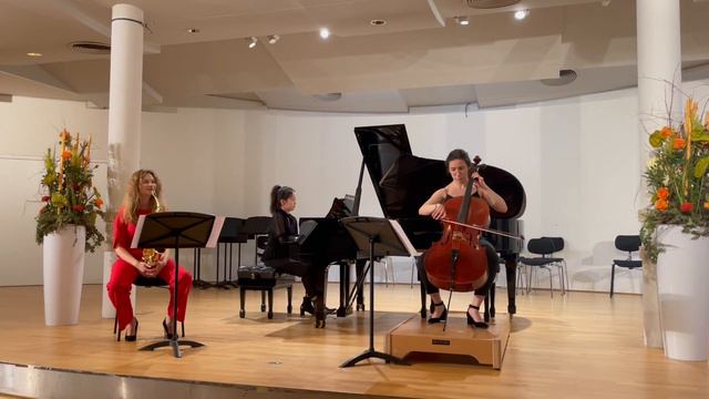 aStella Trio-George Gershwin- 3 Preludes. Arranged by Margarita Cherenkova смотреть онлайн