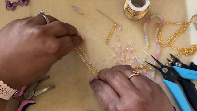 Butterfly Pastel necklace - Designing using Ggc's Treasure Bag смотреть онлайн