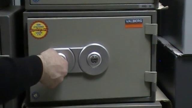 Сейф огнестойкий Valberg FRS-30 KL смотреть онлайн
