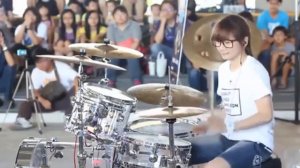 Креативная барабанщица