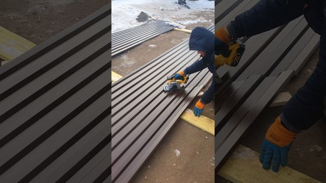 Dewalt DCS373N 18v XP дисковая пила по металлу лист С-21 толщина 0.45мм смотреть онлайн