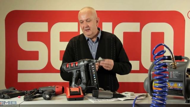 SENCO S250SM Обзор+тест Отделочный гвоздезабивной инструмент(пневмоинструмент,пистолет) смотреть онлайн