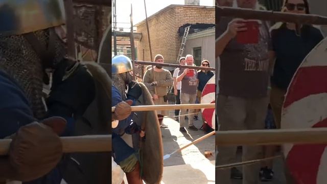 5 против 5 на узком мосту? #medievalhistory #брянск #жатва #москва #бугурт #фехтование смотреть онлайн