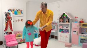 Катя и Макс их их истории про выпавший зубик