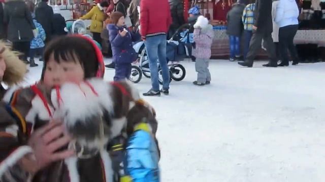День Оленевода 2016.Надым.Нашёл дочку?На празднике все обнимают детей,как родных... смотреть онлайн