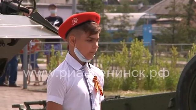 Вступая в ряды «Юнармии», клянёмся… смотреть онлайн