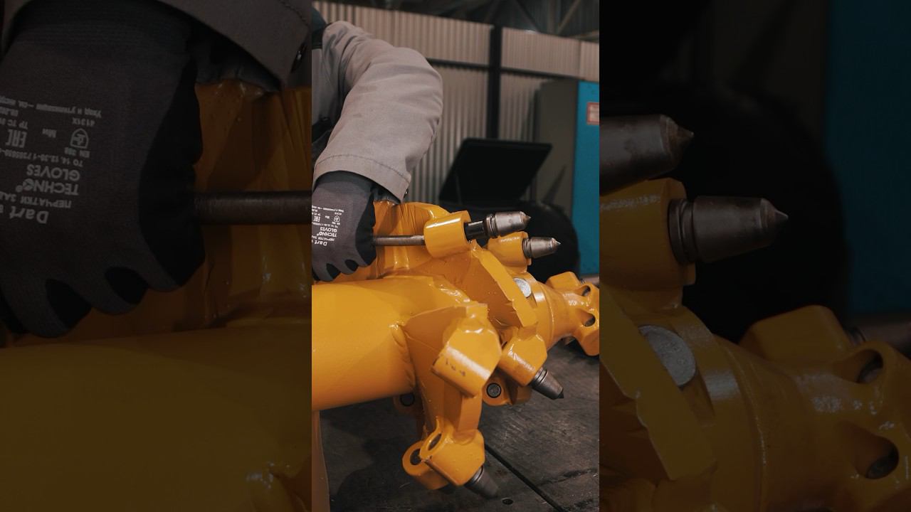 Замена зубьев на буровом инструменте Delta SR #спецтехника #экскаватор #шнек #гидробур #бурение смотреть онлайн